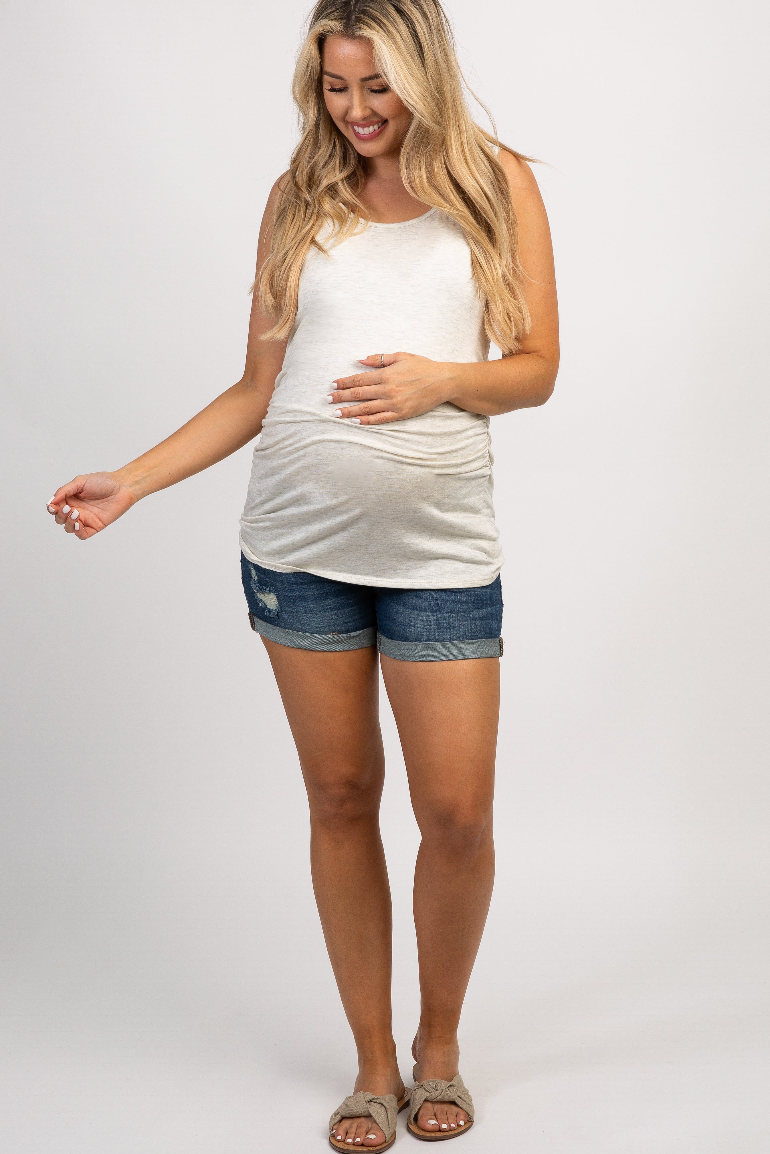 Light Wash Frayed Hem Maternity Denim Shorts– PinkBlush