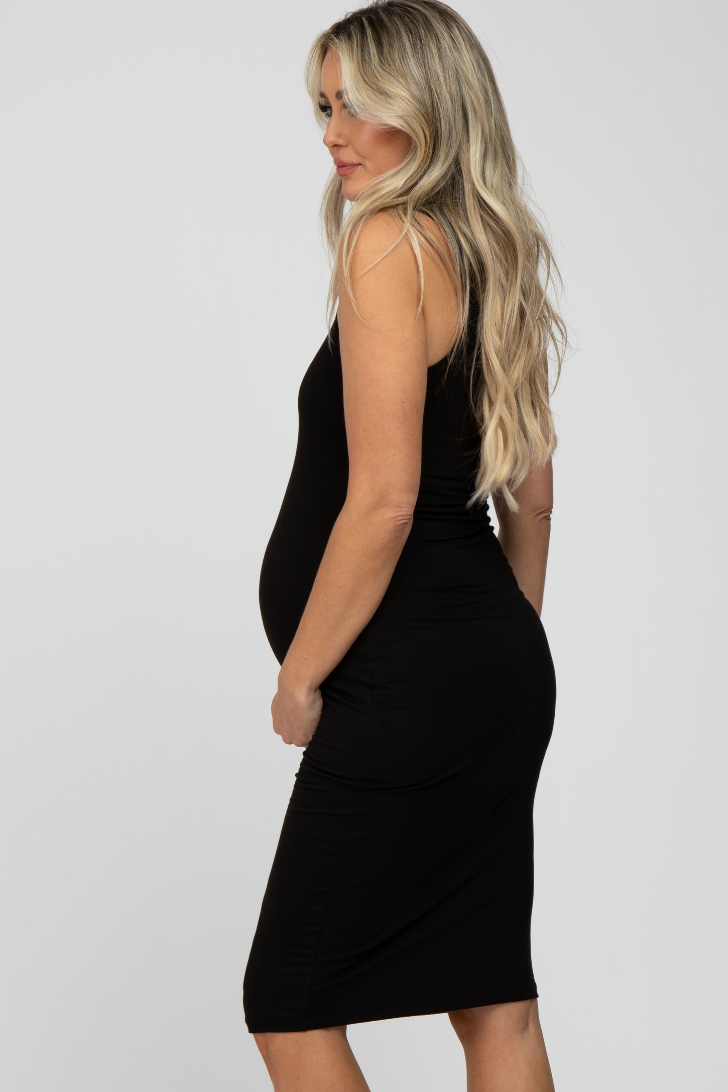 Black fitted clearance sleeveless dress